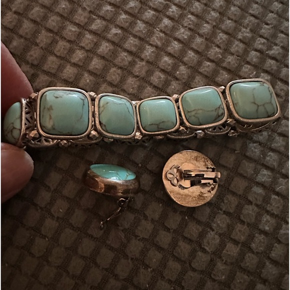 Fossil Turquoise and Silvertone Elastic Bracelet and Silver Clip Earrings Set - Picture 7 of 7